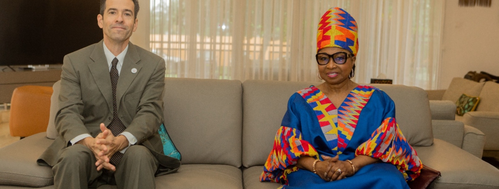 Dr Twining a notamment échangé avec la présidente du Conseil constitutionnel, Chantal Nanaba Camara (à droite).