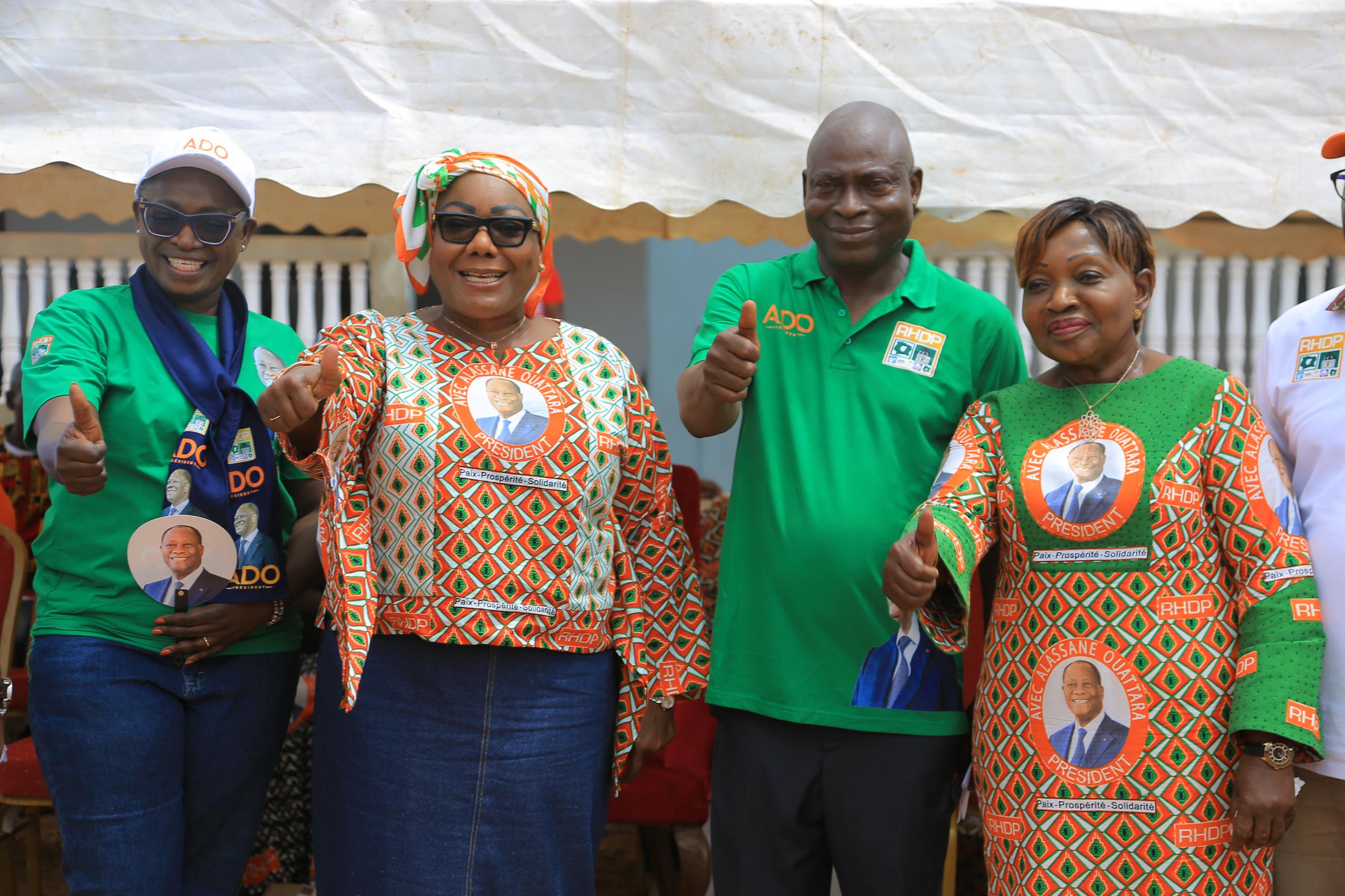 Anne Ouloto-Lamizana (2e à partir de la gauche) a réussi à faire virer au Rhdp des militants de l’opposition.