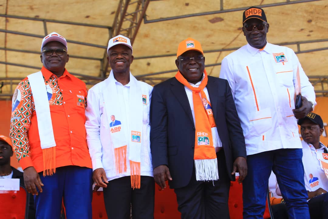 Cissé Bacongo et les Directeurs de campagne du Rhdp de Port-Bouët ont passé des messages.