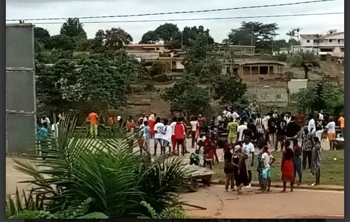 Des jeunes ont manifesté à Akoupé. 