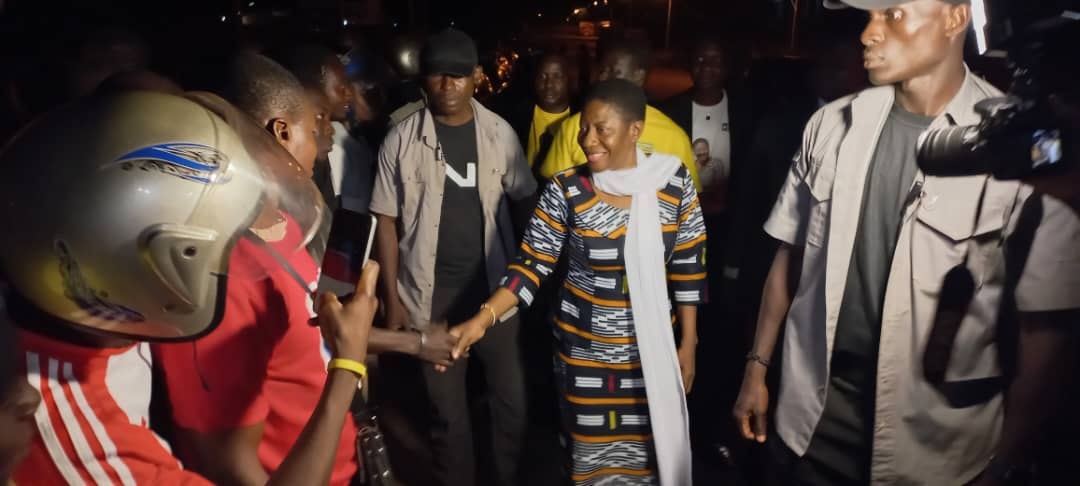 Henriette Lagou (à droite) a communié avec la population. 