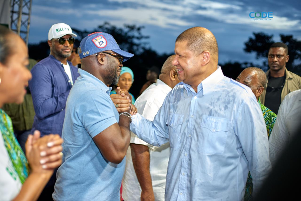Jean-Louis Billon (à droite) a communié avec des populations à Akoupé. 