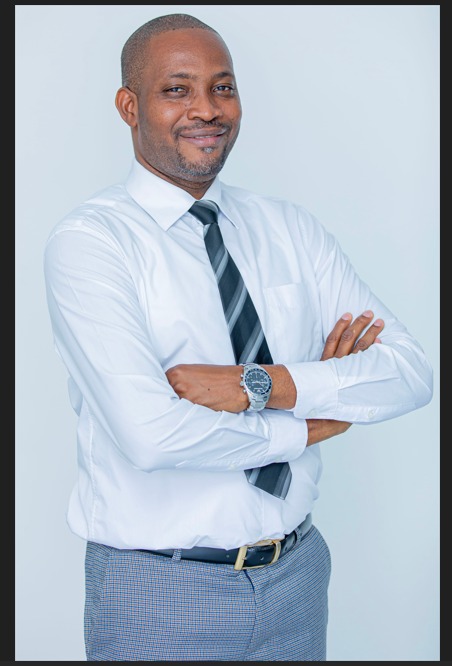 Dr Aboulaye Méité et les cadres membres de Pe-ADO sont actifs sur internet, dans la campagne.