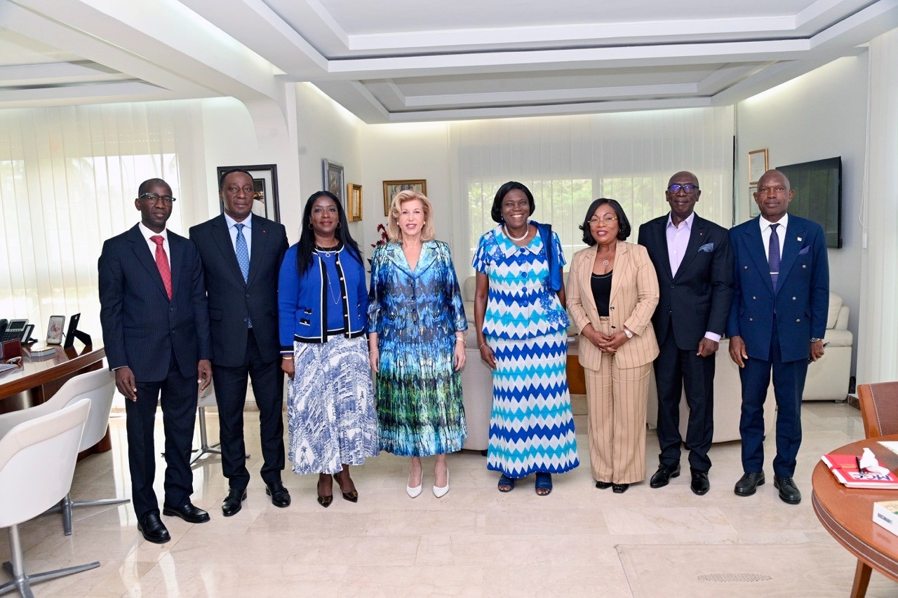 Après la célébration de la fête des mères à Aboisso, Dominique Ouattara et Simone Ehivet Gbagbo se sont retrouvées. 