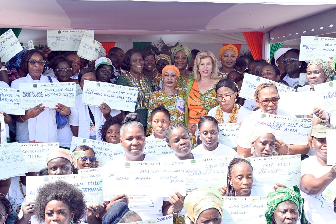 Dominique Ouattara a traduit le vivre ensemble en associant les ex-Premières dames Henriette Bédié et Simone Gbagbo à la fête des mères dans le Sud-Comoé.