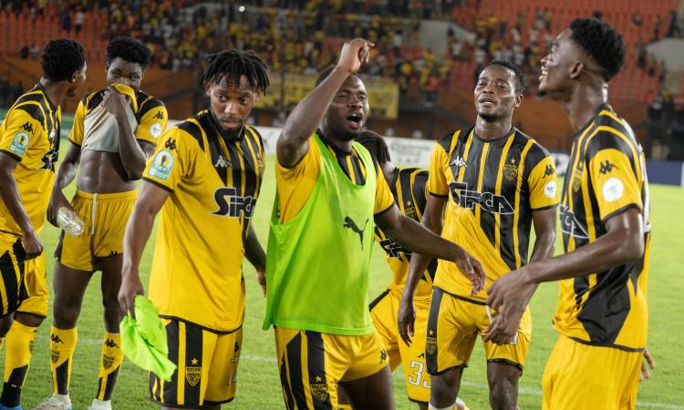 The Asec Mimosas players celebrating their qualification.