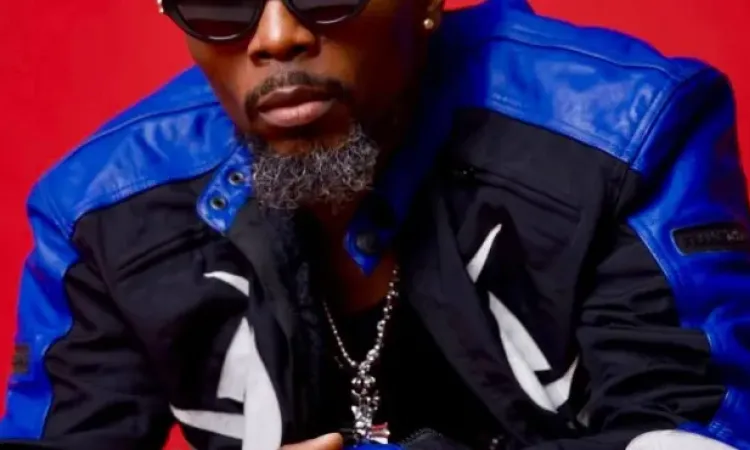 Serge Beynaud est prêt à assurer le show avec ses fans. 