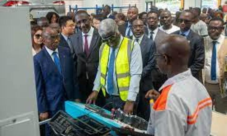 Beugré Mambé (au Centre) a à sa droite le ministre N'Guessan Koffi et bien d’autres personnalités