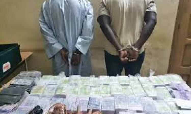 Une image des trafiquants de faux billets.