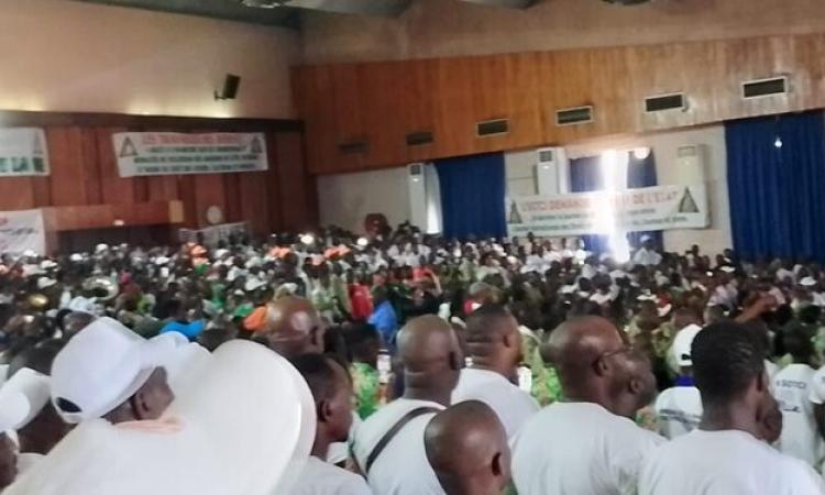 L’auditorium Adiko Niamkey était bondé de travailleurs. 