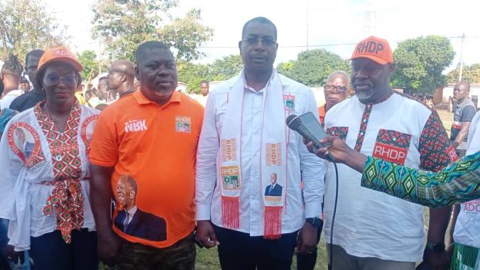 L’émissaire de Souleymane Diarrassouba (écharpe au cou) a sensibilisé ses ‘’parents’’ de N’Debo. 