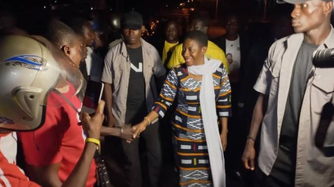 Henriette Lagou (à droite) a communié avec la population. 