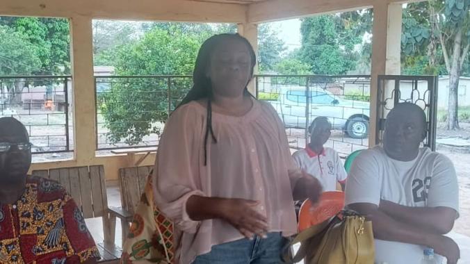 Kouassi Allomo Flore Faitay (debout) s’est entretenu avec ses hôtes. 