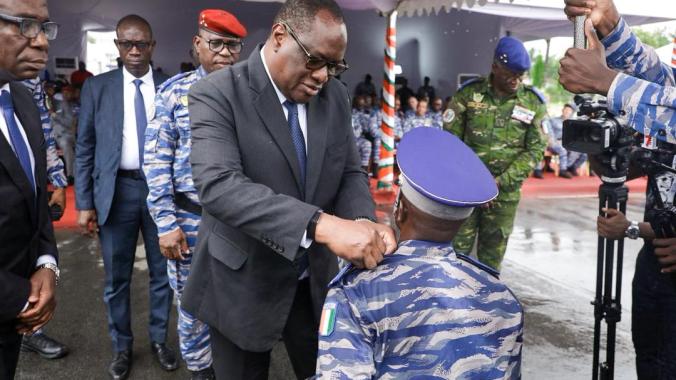 Le ministre d’Etat Téné Birahima Ouattara a invité les nouveaux officiers à servir avec loyauté.