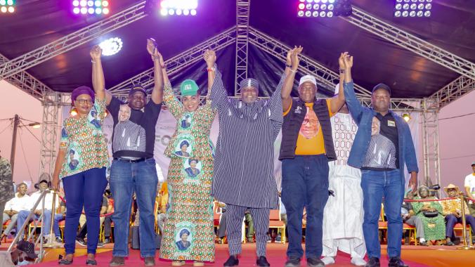 Sangafowa-Coulibaly (en tenue traditionnelle) a lancé sa campagne dans une forte mobilisation.