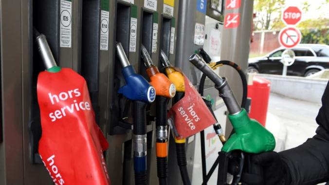 Les prix du carburant ont augmenté à la pompe du fait de la guerre au Moyen-Orient.